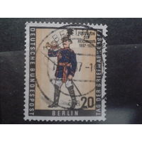 Берлин 1957 День марки, почтовый гонец Михель-1,4 евро гаш.