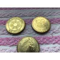 Австралия 1 доллар, 2007 и 2015гг. Цена за 1 монету.