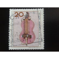 Берлин 1973 муз. инструмент 17 века Михель-0,5 евро гаш
