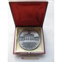 Памятная медаль ГДР. 13 августа 1961 года - день основания Берлинской стены. 13 august 1961 Berlin Hauptstadt der Deutschen Demokratischen Republik. тяжёлая