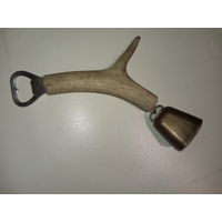Ключ-откупорка открывалка открывашка из рога с колокольчиком