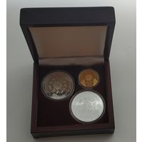 Футляр для 3 монет (золотой, серебряной, медно-никелевой), деревянный лакированный