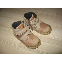 Ботинки детские натуральная кожа.  Размер – 24 (зима – осень). Ортопедическая стелька -15 см.