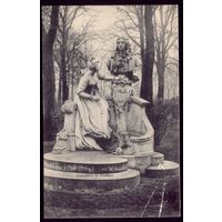Париж Люксембургский сад Монумент Ватто