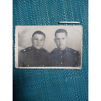 Фотография. Два солдата шофера. 1950 г. Брест.