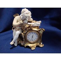 Часы настольные Италия 19 век, "CAPO DI MONTE". фарфор. 11х10х5см