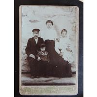 Фото "Купеческая семья", до 1917 г.