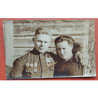 Фото военного с женщиной. Масюковщина. 1945 г. 8.5х12 см