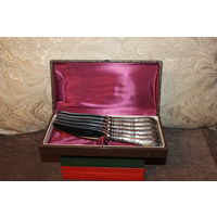 Мельхиоровые ножи в коробке, времён СССР, 6 штук, длина 21 см., как новые.