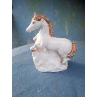 Фарфоровая статуэтка Лошадь