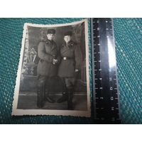 Фотография военных в ватных двухбортных куртках обр. 1935 года. ( ТУ-1947 год). г. Лепель 1952 год.