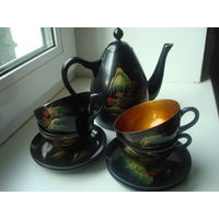 Китайский деревянный лакированный сервиз ручной работы из тикового дерева: чайник с крышкой, 4 чашки и 4 блюдца.