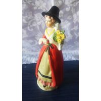 Статуэтка керамическая "Дама в красном платье с цветами"