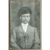 Фото мужчины в картузе. До 1917 г.? 8х13 см.