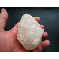 Большой  коллекционный ярко выраженный кристалл. ФЛЮОРИТ 420гр. +- небольшая неточность на весы.