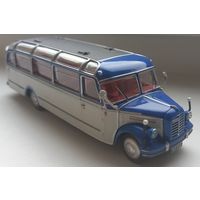 Модель автобуса Borgward BO 4000 в масштабе 1/72