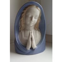 Статуэтка " Мадонна в молитве".