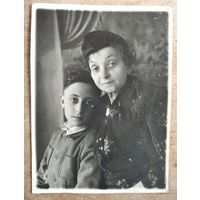 Фото внука с бабушкой. Минск. 1948 г. Иудаика. 8х11 см
