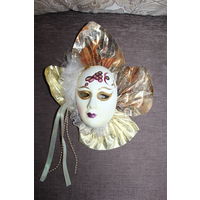 Фарфоровая венецианская маска.