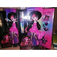 Кукла монстр хай дракулаура в шляпке monster high