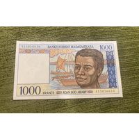 1000 франков - 200 ариари 1994, Мадагаскар, UNC, с рубля!!!