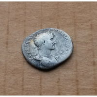 Рим, Адриан (117-138 гг. н.э.), денарий, серебро, реверс - Юстиция