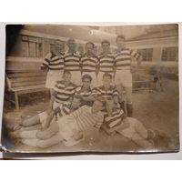 Фото футбольной команды. 1930-е. 12х16 см.