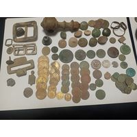 Огромный лот старинных находок  монеты Царские  медь серебро, ранние советы вкл Польша пуговицы  значки кольца  и многое другое не с рубля